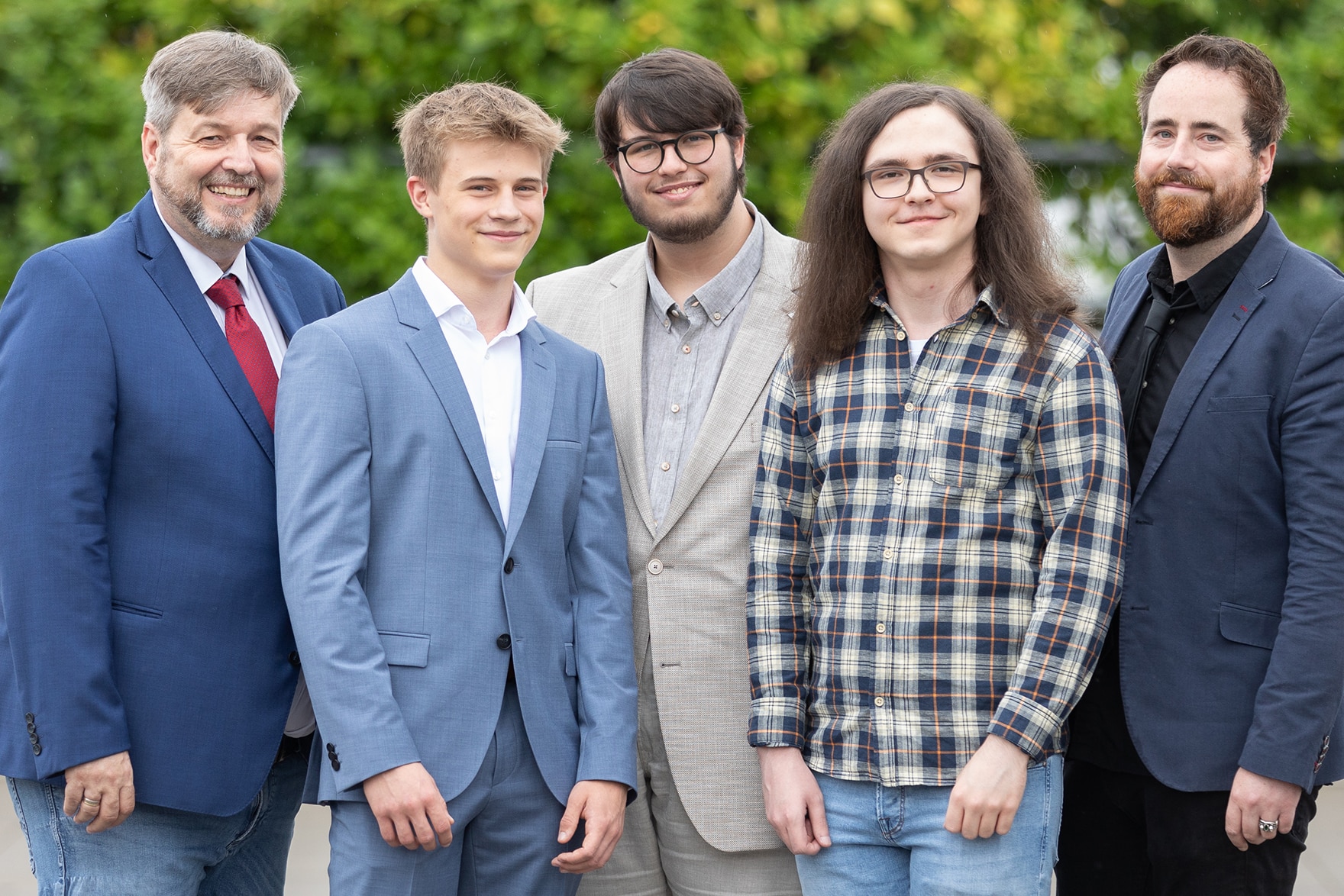 (von links nach rechts): Schulleiter Herr Umbach, Urs Lindner, Manuel Wagner, Niklas Szentesi und Klassenleiter Bernd Jungwirth