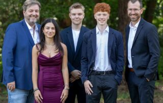 (von links nach rechts) Schulleiter Herr Umbach, Natalia Kuklidou, Marlon Kleffmann, Julian Klein, Klassenleiter Herr Scherer